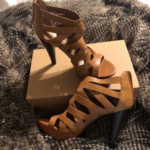 Chinese Laundry Shoes - Ladies Shoes. 4 inch heels, Tan. Never worn.